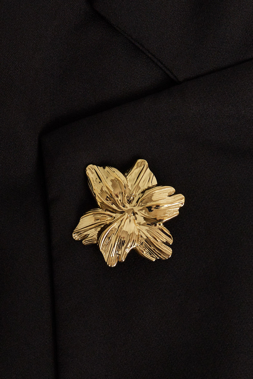 Brosche Blumenfluss - Goldfarben
