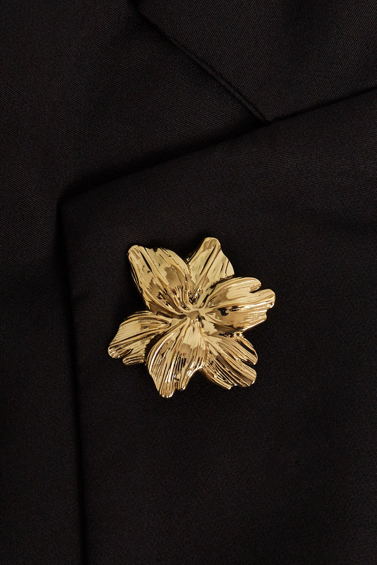 Brosche Blumenfluss - Goldfarben