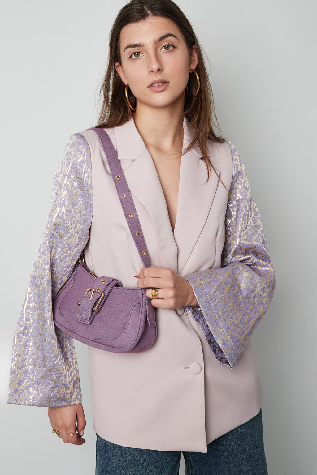 Farbige Tasche mit Schnallendetail