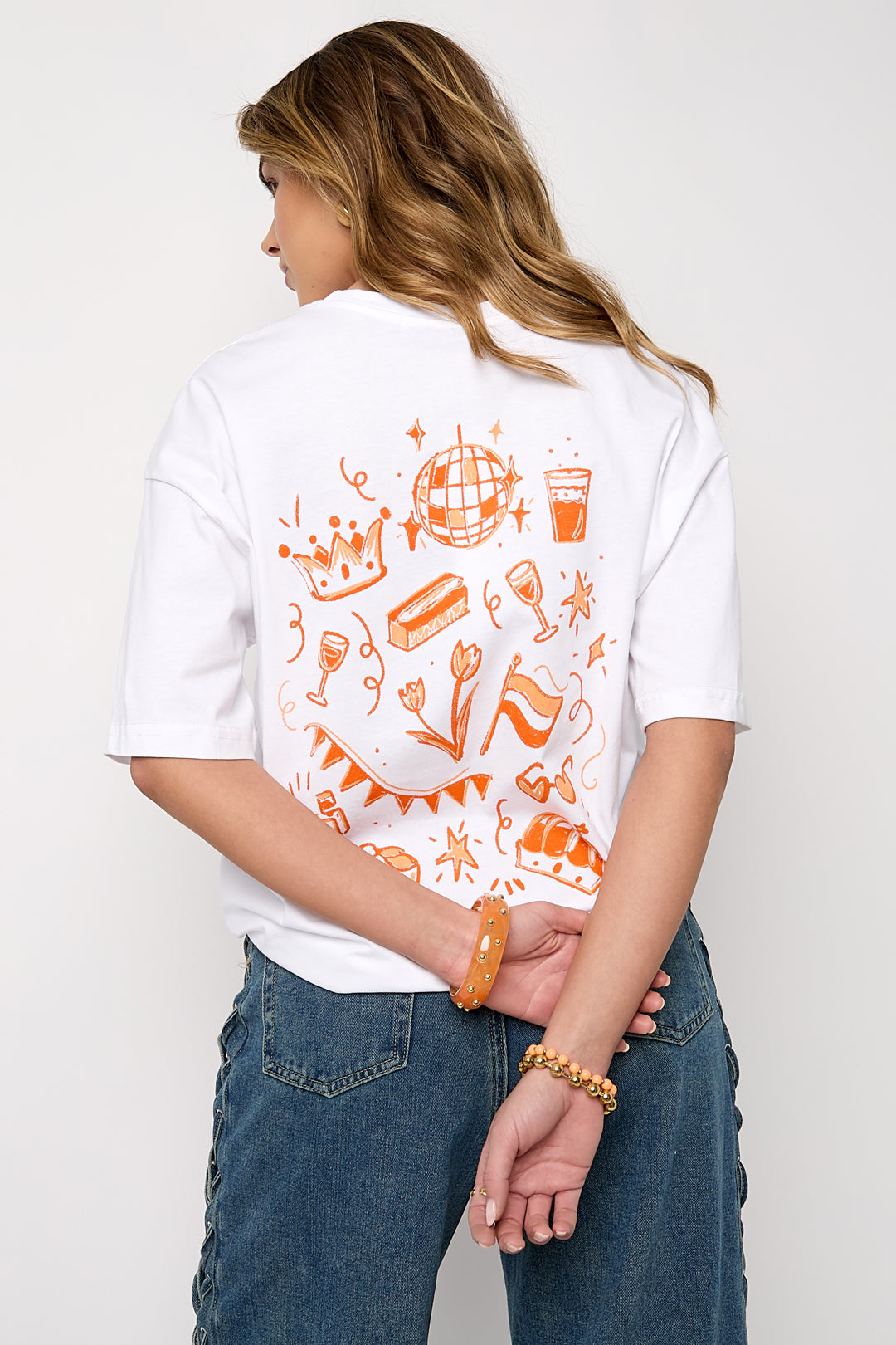 T-Shirt mit Kronen-Cartoonmuster
