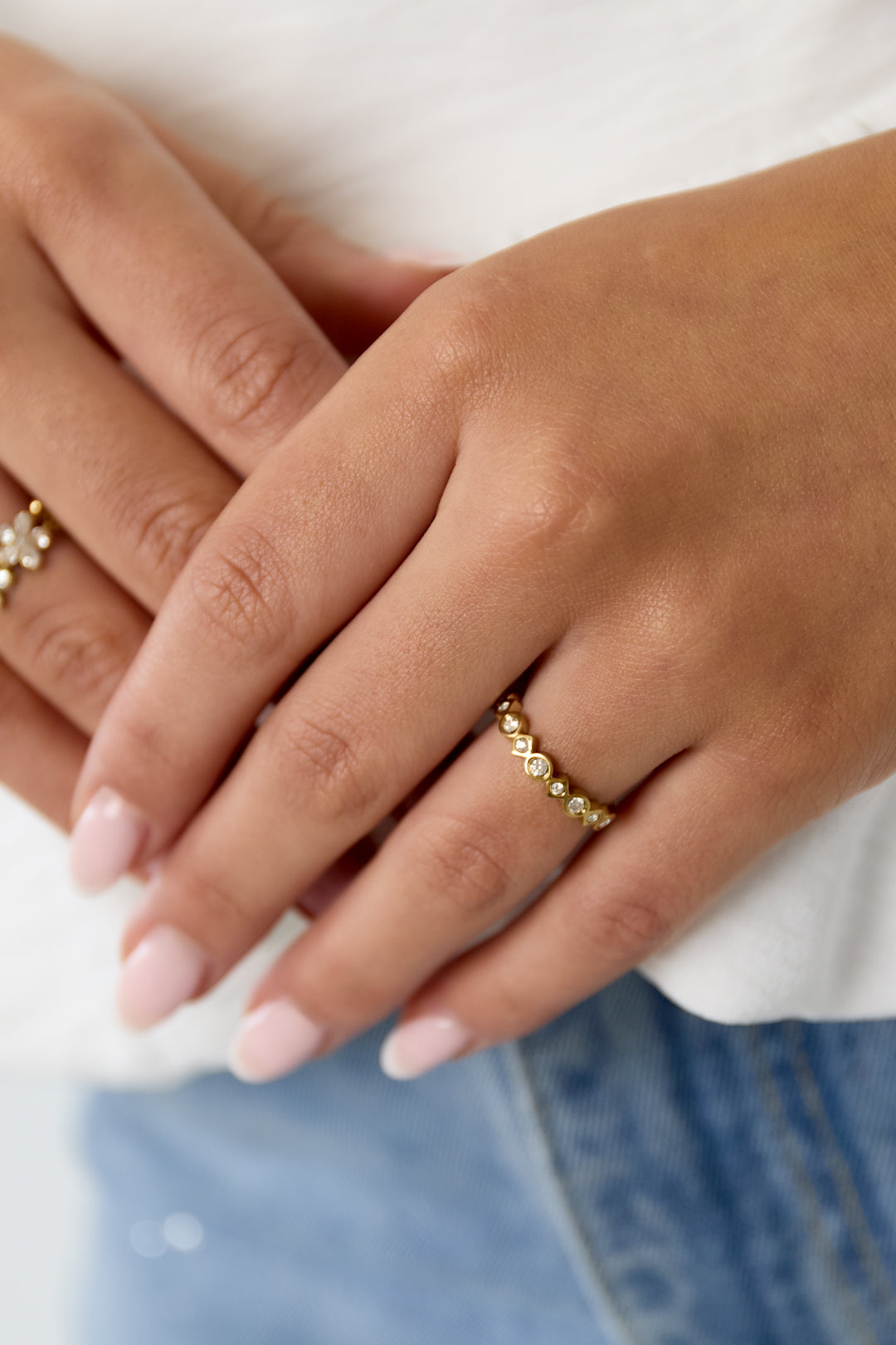 Ring mit verschiedenen Formen und Steinen