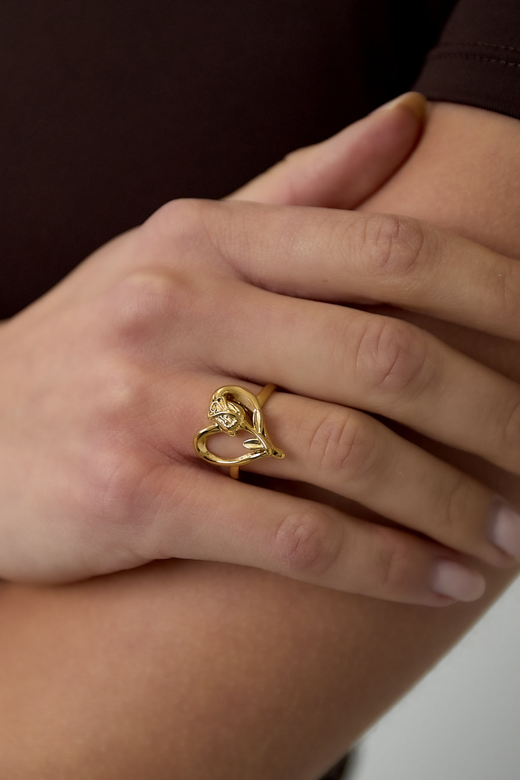 Ring mit Rose auf Herz