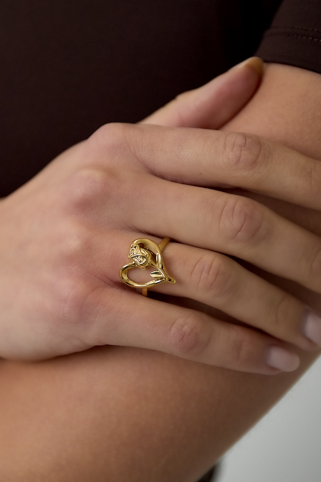 Ring mit Rose auf Herz