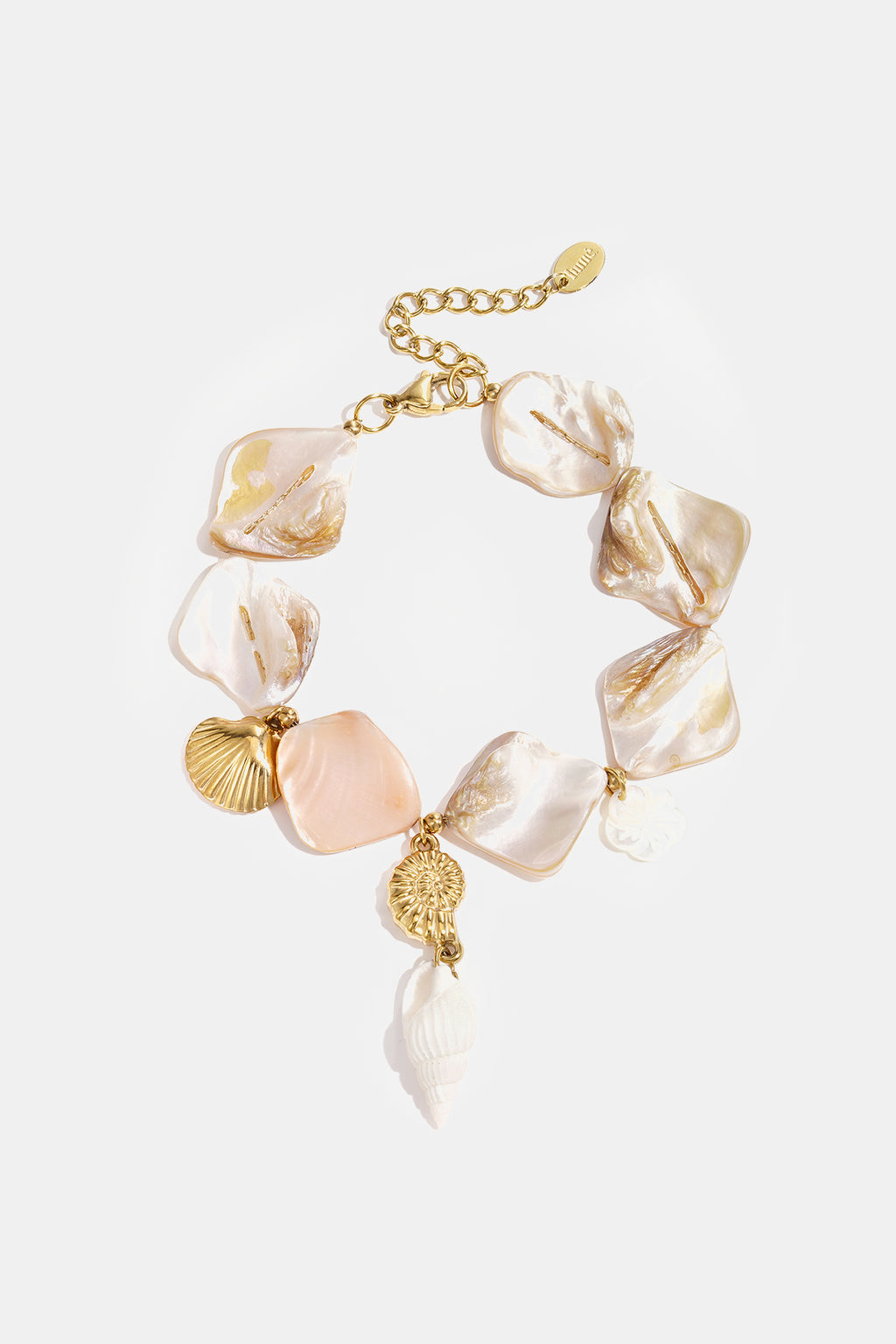 Armband mit Muscheln und Meeresanhängern beige