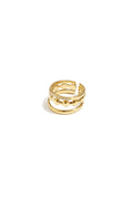 Dreilagiger Ring mit runden Details und Steinen