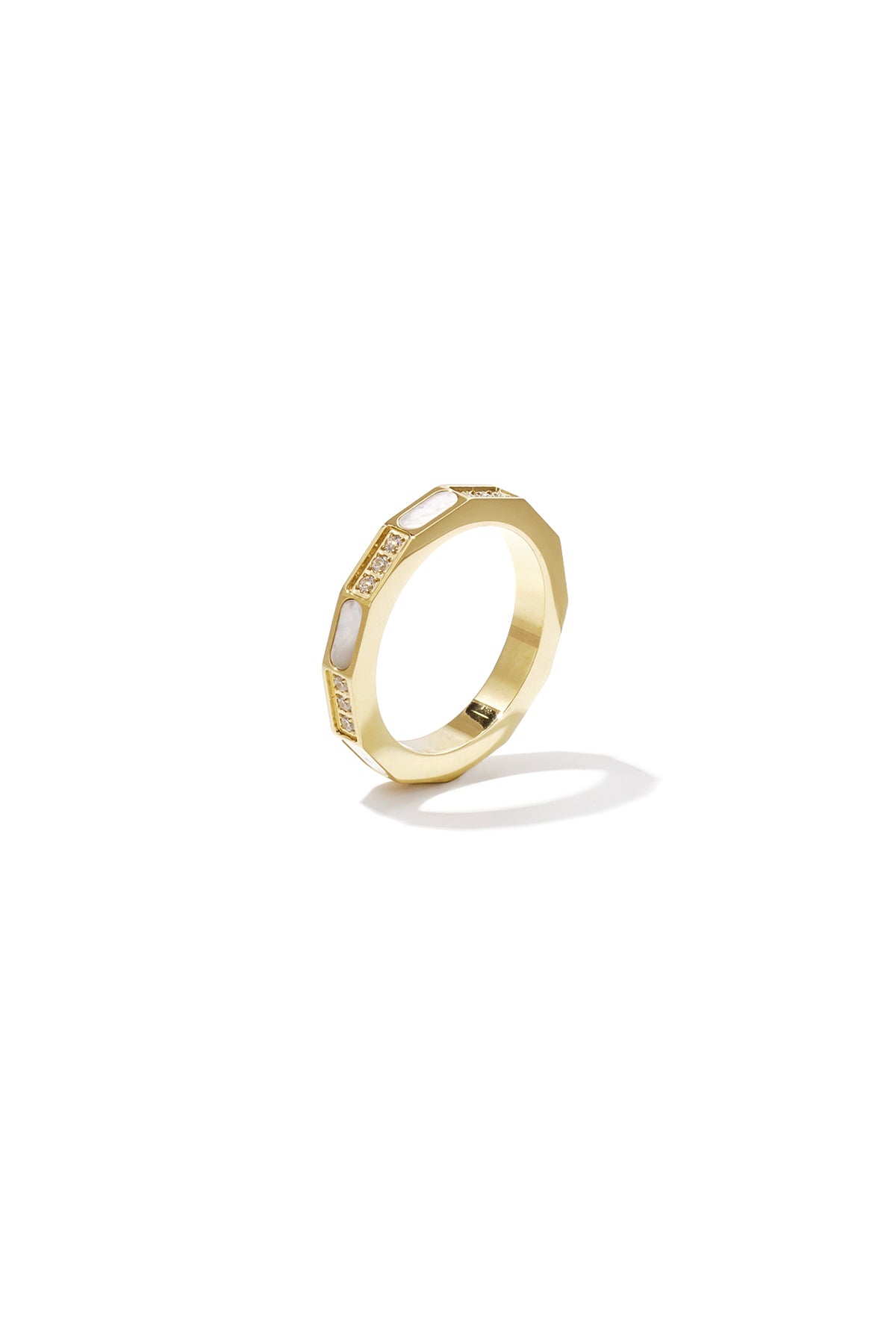 Eckiger Ring mit Steinen und Perlmuttdetails