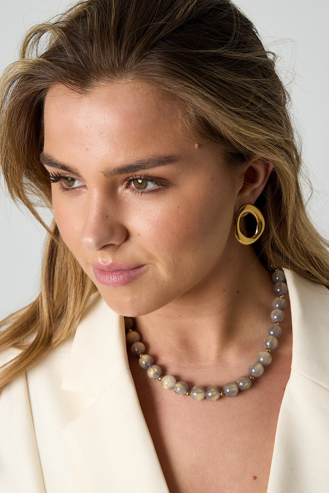 Perlenketten mit Golddetails – 12 mm