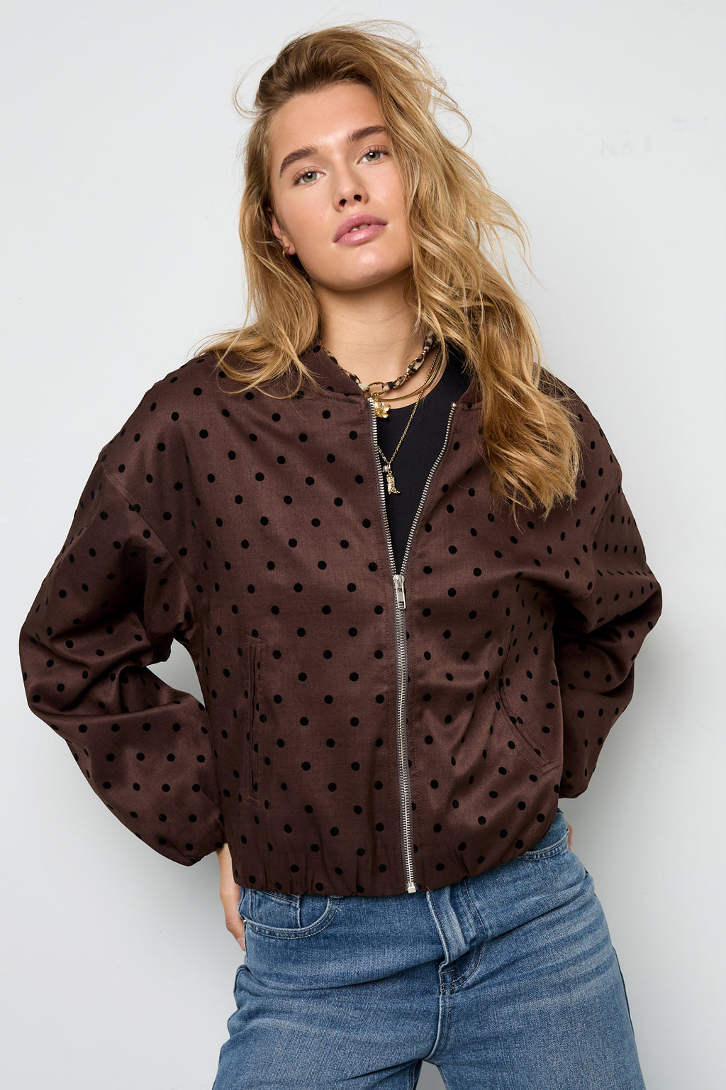 Gepunktete Jacke