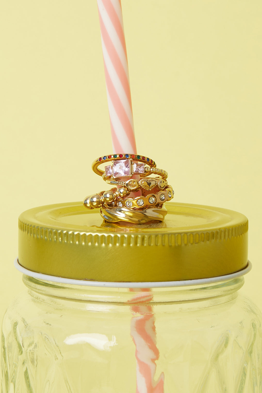 Ring mit quadratischen Steinen