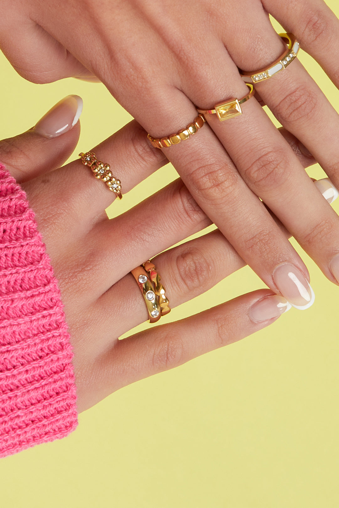 Minimalistischer Ring mit kleinen Herzen