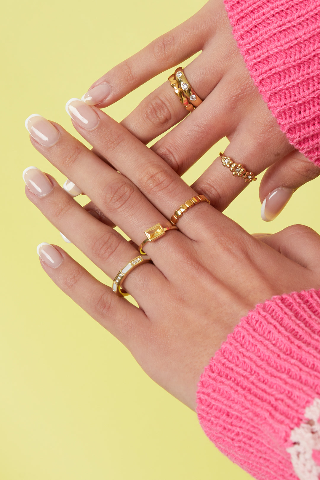 Eckiger Ring mit Steinen und Perlmuttdetails