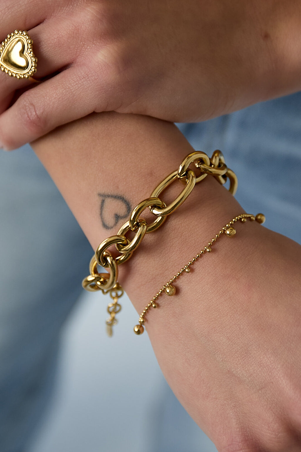 Armband mit abwechselnden Kugeln