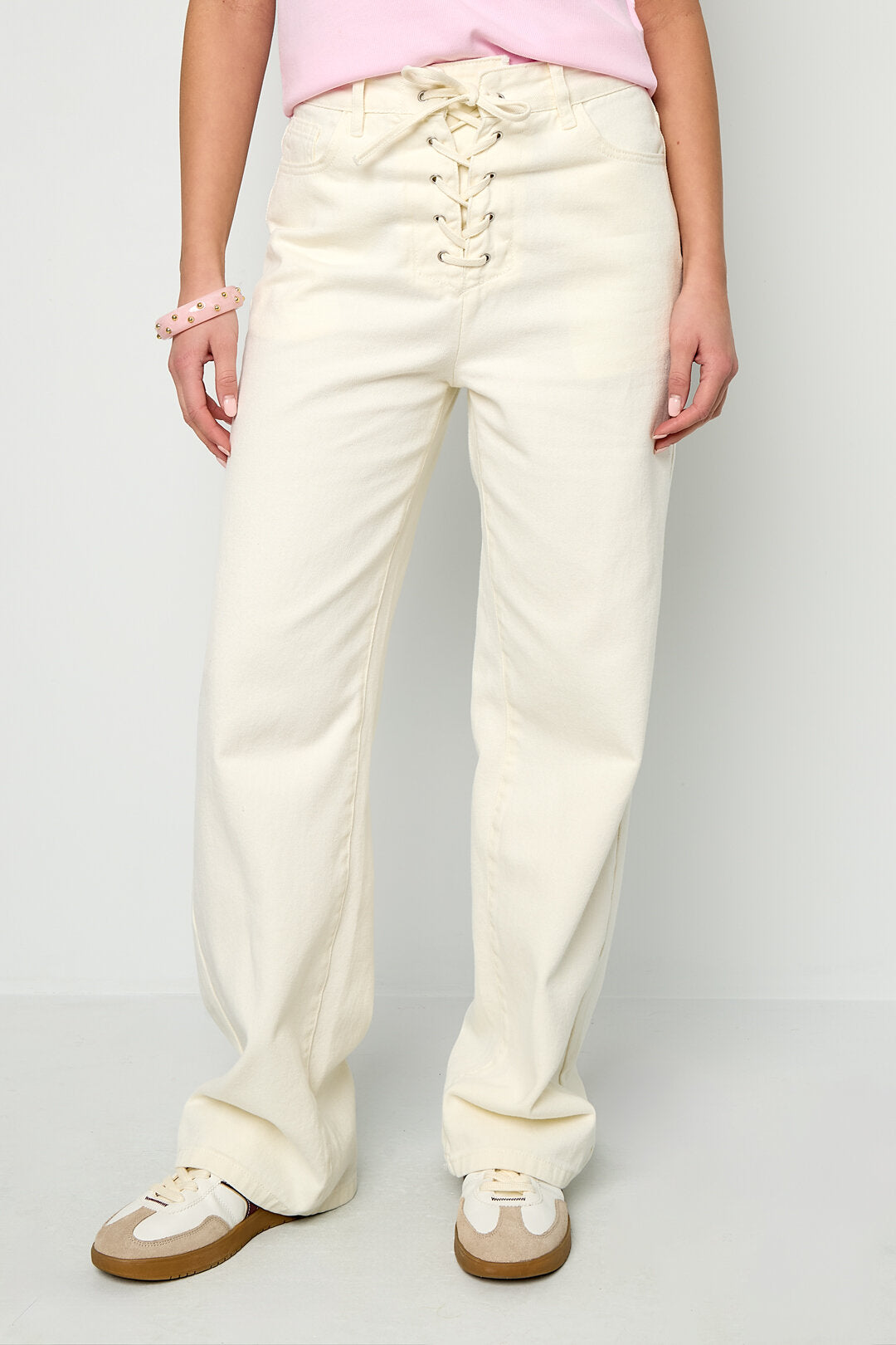 Jeans mit Schnürung