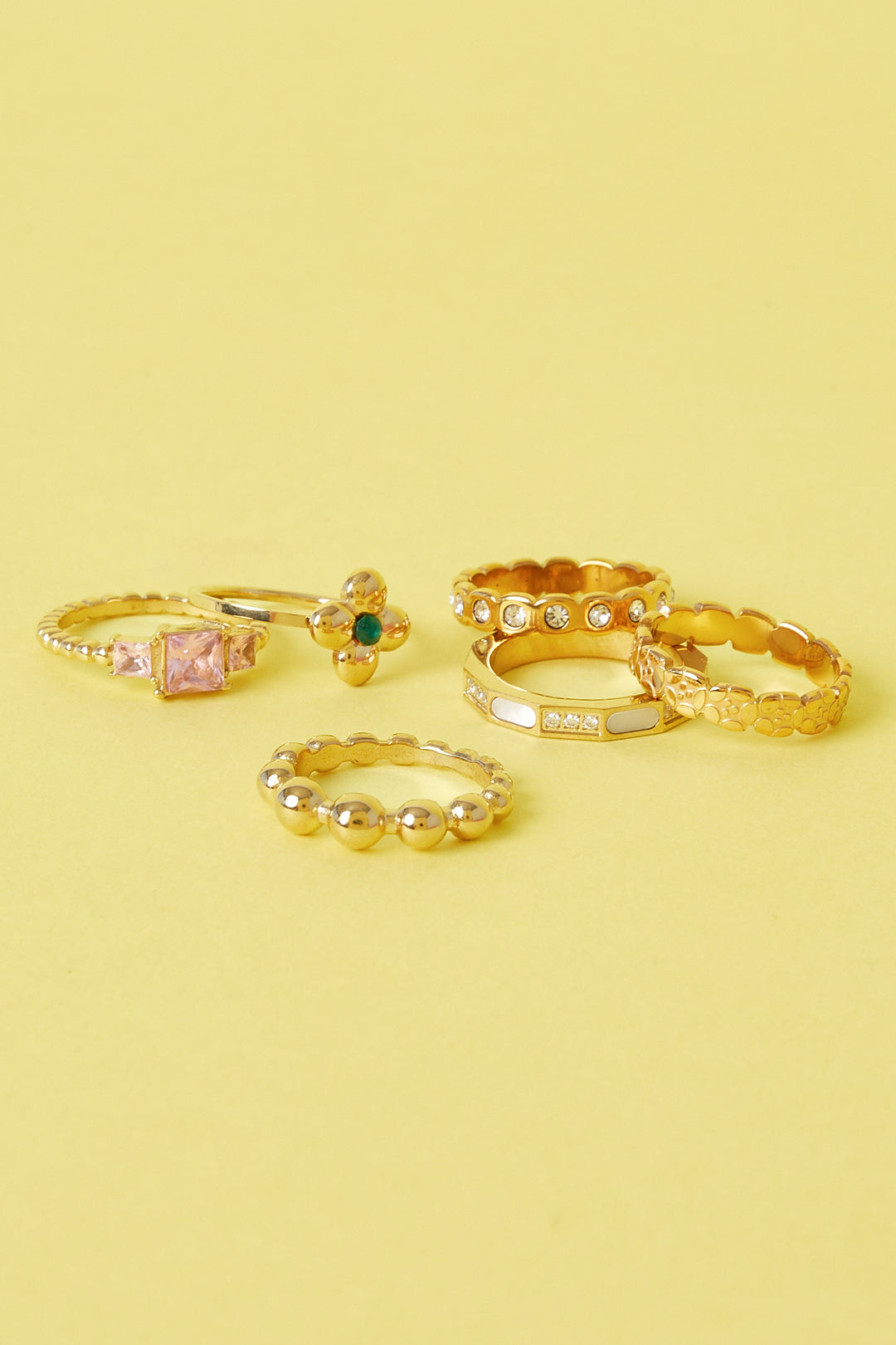 Statement-Ring mit Kleeblatt und Stein