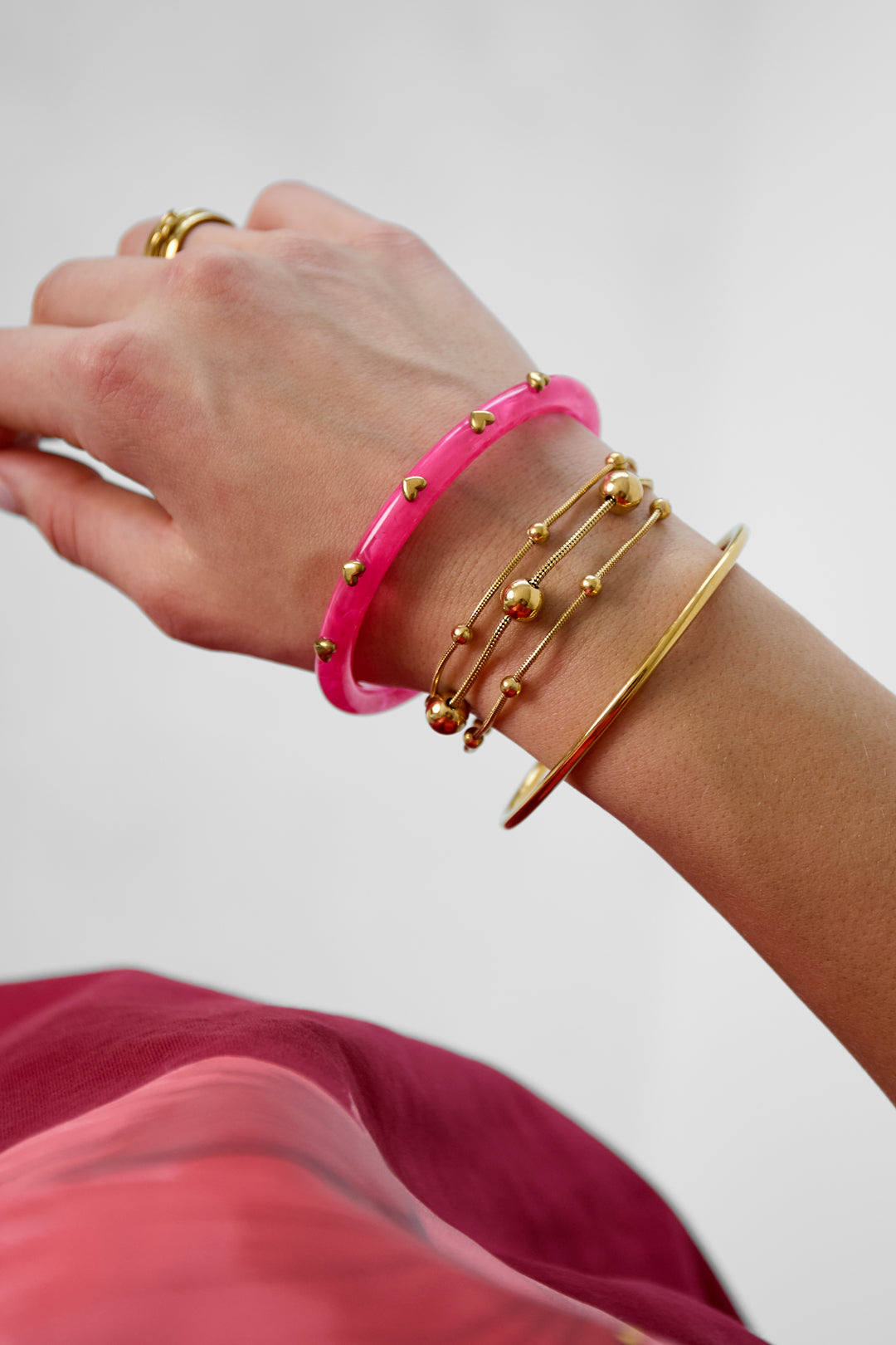 Armband mit Ketten und Punkten