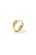 Ring mit Steinen im Kleeblattmuster